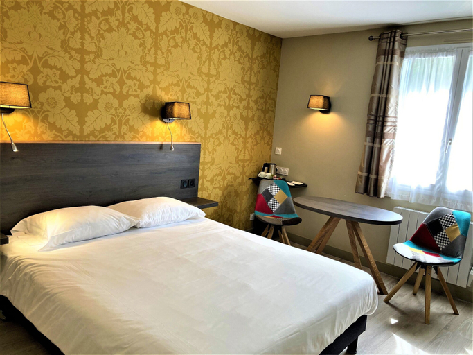 Bedroom 2, Hotel Le Castel Fleuri, Indre-et-Loire