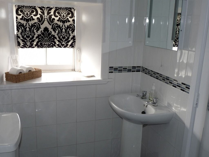 Bathroom 4, Bank Guest House, Highland