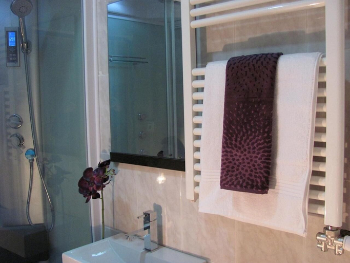 Bathroom 3, Brustar Gòtic, Barcelona