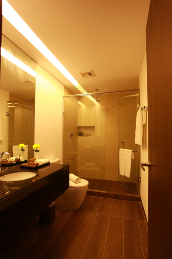 Bathroom, Ciriaco Hotel and Resort, Calbayog City