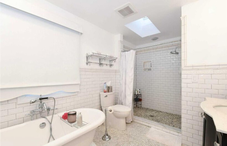 Bathroom 4, Brooklyn WEST, New York