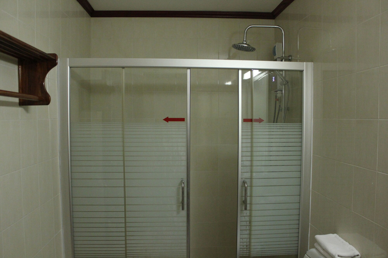 Bathroom 4, Mekong Hotel, Vientiane