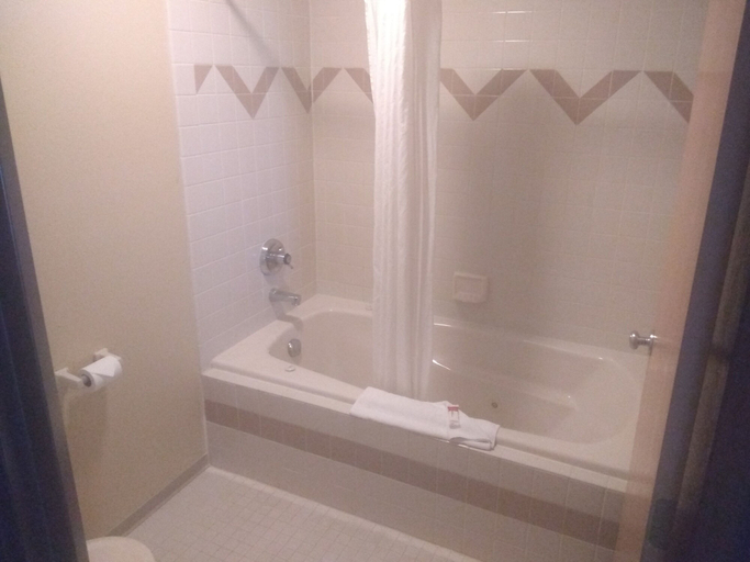 Bathroom 5, Super 8 by Wyndham Baxter/Brainerd Area, Crow Wing