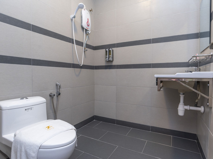 Bathroom 5, Zenz Hotel, Kulaijaya