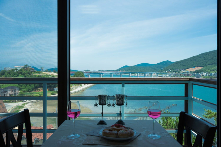 Others 4, Hyacinth Pension, Tongyeong