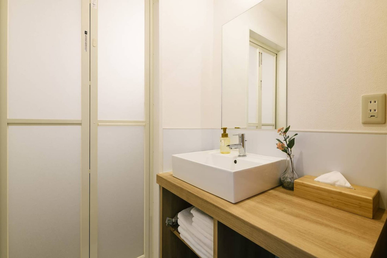 Bathroom 3, Ten Apartment Hotel, Fukuoka