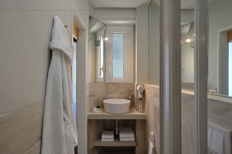 Bathroom 5, Hotel Concord, Rimini