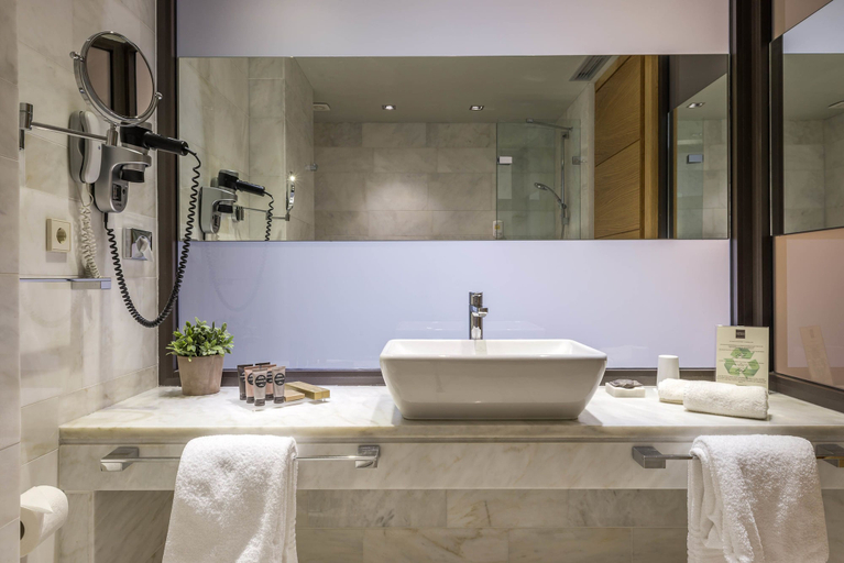Bathroom 4, Esperos Palace Luxury & Spa Hotel, West Macedonia