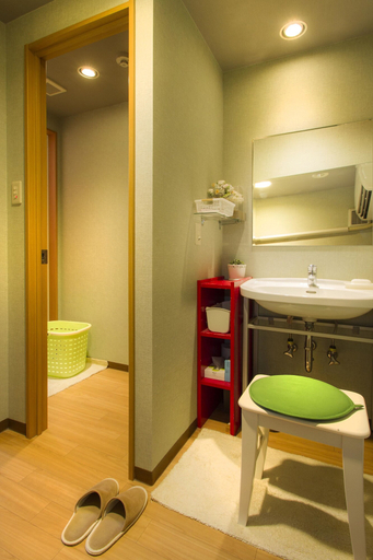 Bathroom 5, Business Hotel Wako, Osaka