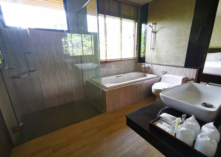 Bathroom 5, Aonang Hill @ 11/1, Mueang Krabi