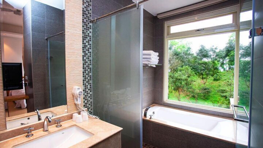 Bathroom 3, Shangrila Leisure Farm, Yilan