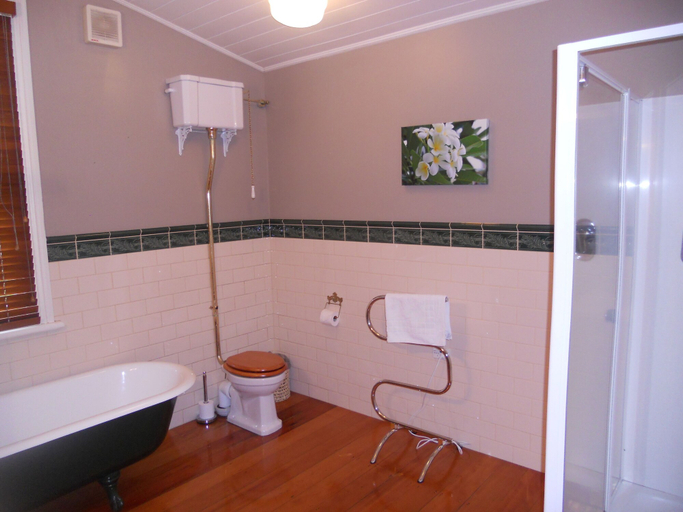 Bathroom 5, Lupton Lodge, Whangarei