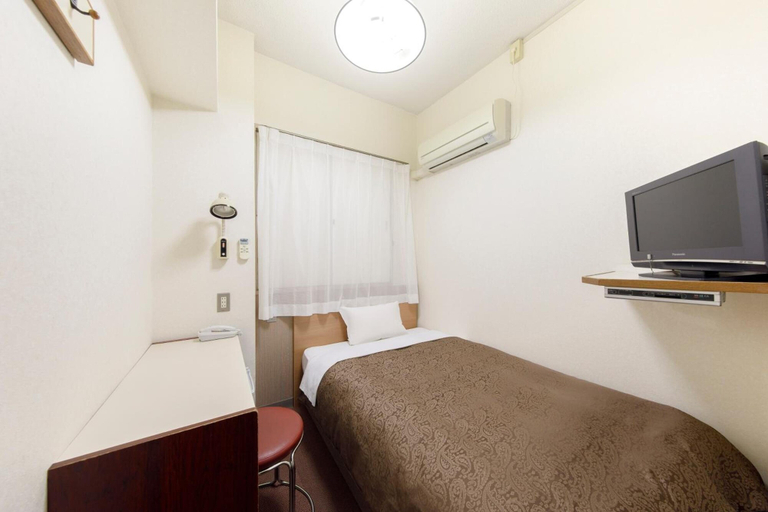Bedroom 3, Sunny Stone Hotel, Suita