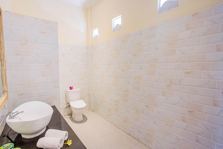 Bathroom 3, Dinatah Lembongan Villas, Klungkung
