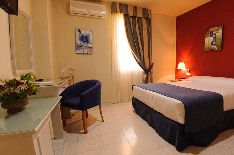 Bedroom 4, Hotel Dunas - Puerto, Cádiz