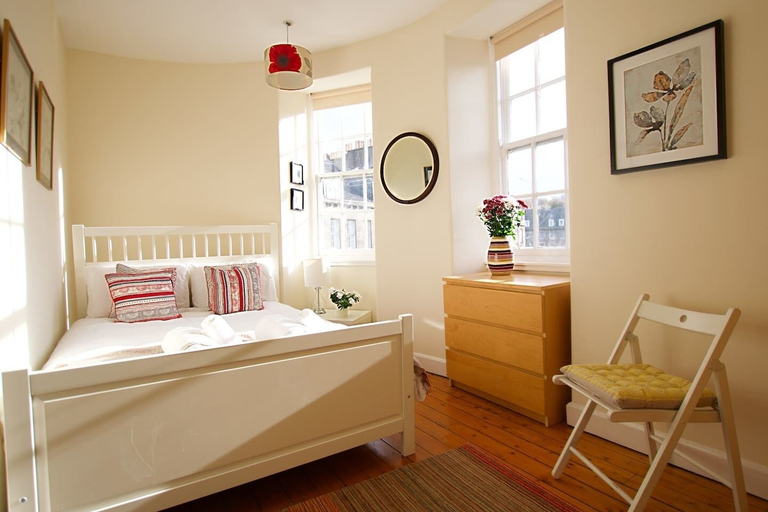 Bedroom 3, JOIVY Bright New Town 2 bed Apt - 5 Mins to Princes St, Edinburgh