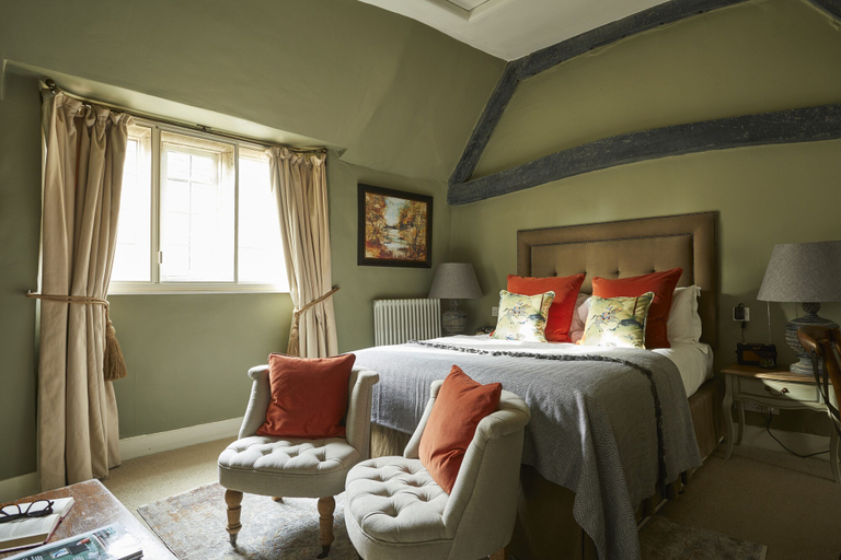 Bedroom 2, Methuen Arms, Wiltshire