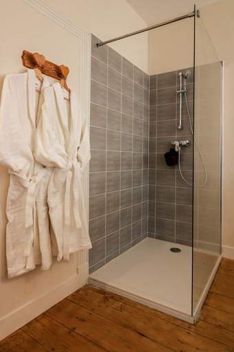 Bathroom 5, Domaine des 3 Marmottes, Haute-Garonne