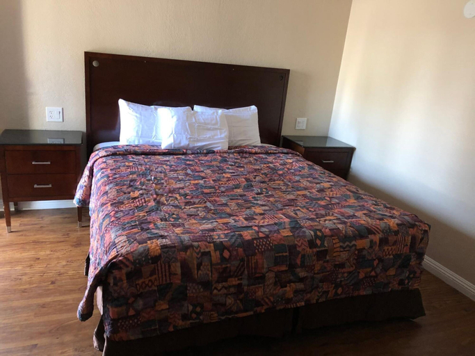 Bedroom 3, American Inn Ontario, San Bernardino