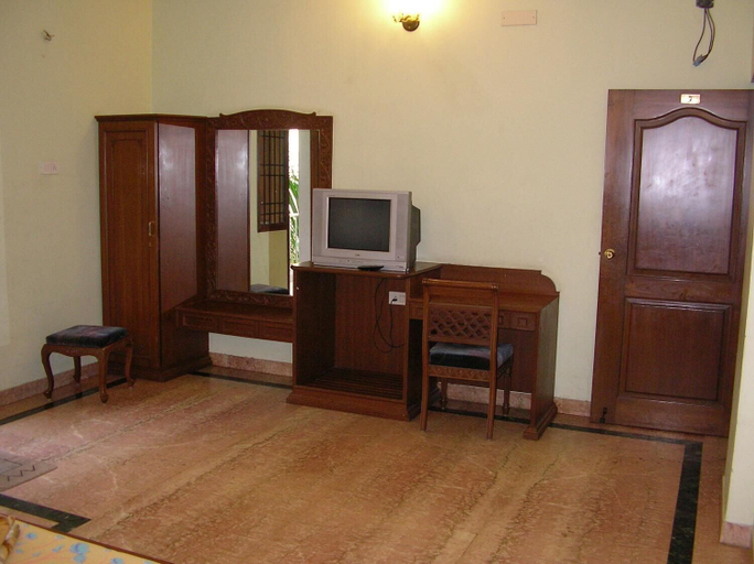 Others 4, Lloyds Guest House , Krishna street , T. Nagar, Chennai