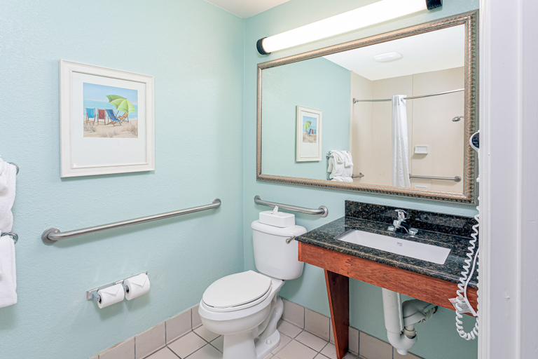 Bathroom 4, Beachside Hotel & Suites Cocoa Beach - Port Canaveral, Brevard
