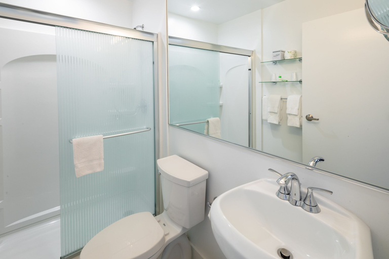 Bathroom 5, President Hotel Villa, Miami-Dade