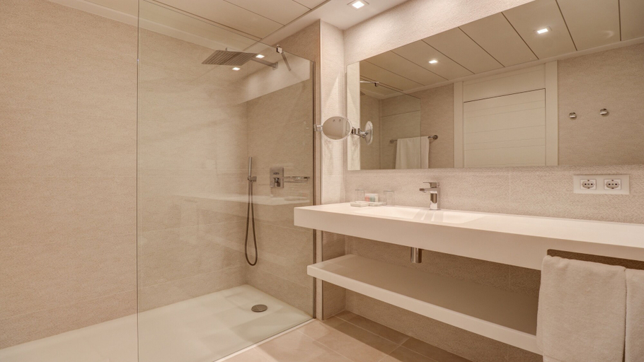 Bathroom 5, Hotel Illa D'Or, Baleares
