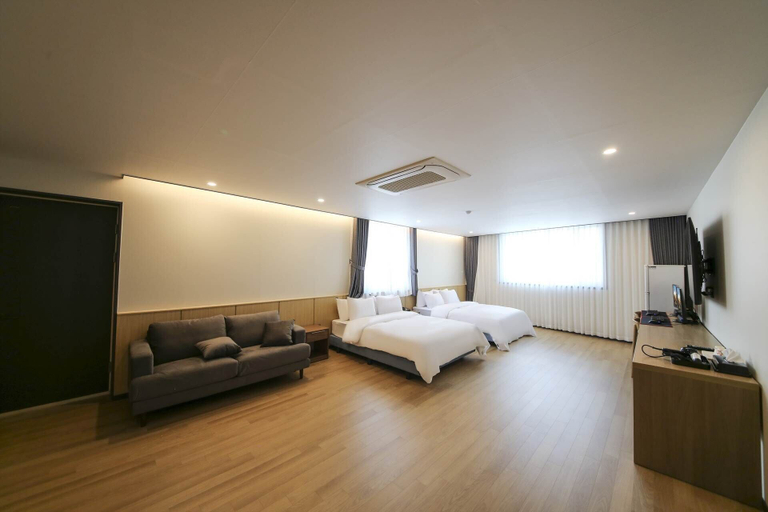 Bedroom 4, Benikea Cheonan Tourist hotel, Cheonan