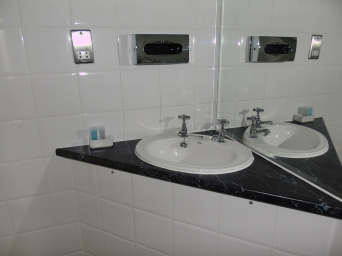 Bathroom 4, The Avenue Hotel, Lancashire