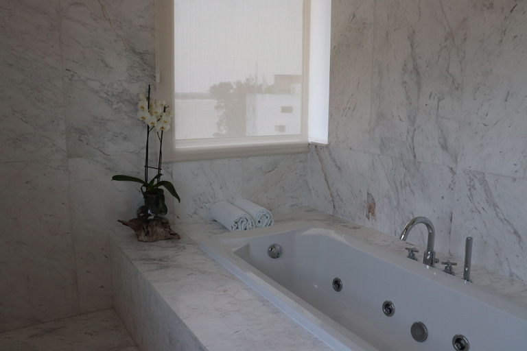 Bathroom 5, Afrin Prestige, Maputo