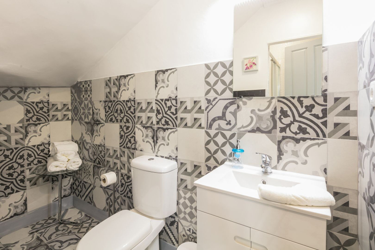 Bathroom 2, Apartamento A Francos Burguer Station 2, Porto