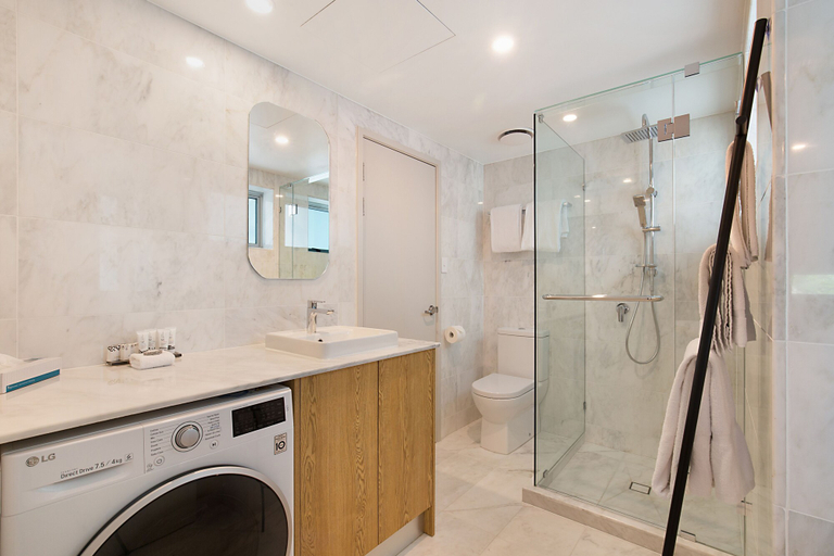 Bathroom 5, Jephson Hotel & Apartments, Toowong