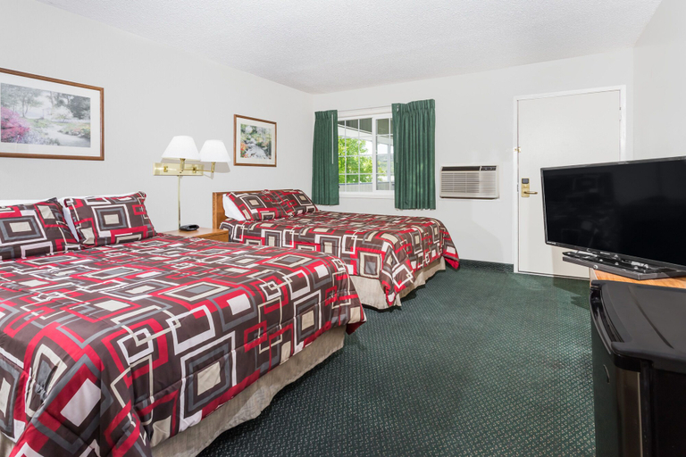 Bedroom 2, Travelodge by Wyndham Grants Pass, Josephine