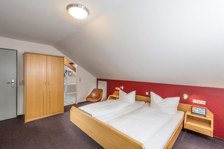 Bedroom 2, Landgasthof Ochsen, Rastatt