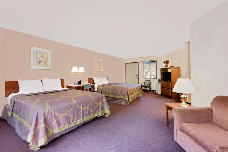 Bedroom 3, Super 8 by Wyndham Keystone/Mt. Rushmore, Pennington