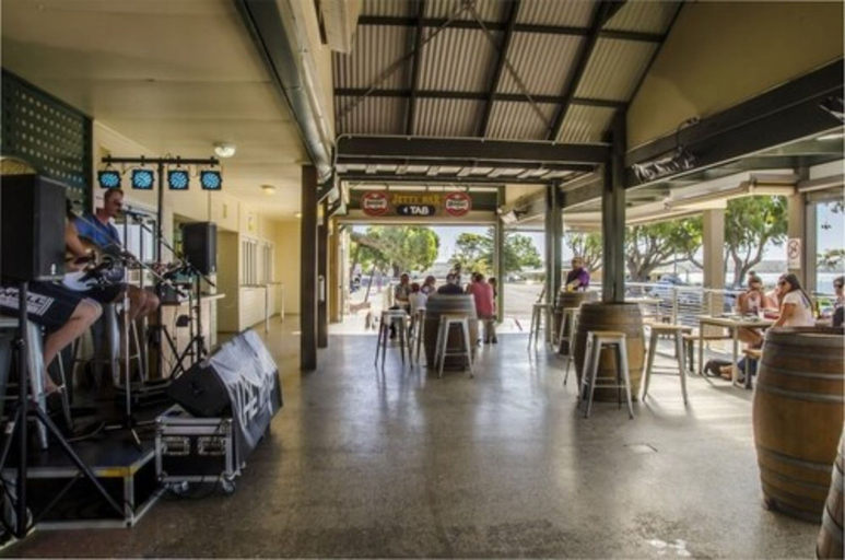 Food & Drinks 4, Streaky Bay Hotel Motel, Streaky Bay