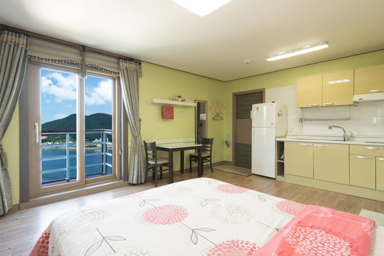 Bedroom 2, Hyacinth Pension, Tongyeong
