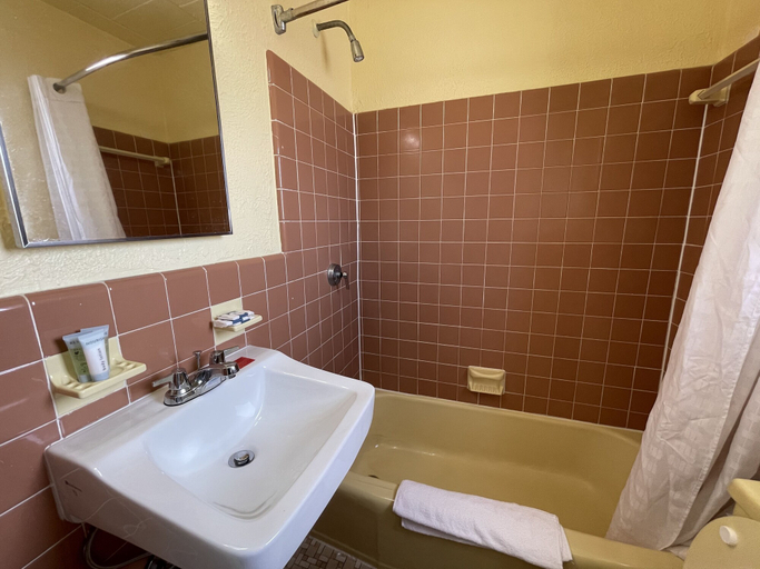Bathroom 4, Monaco Motel - Wildwood Beach & Boardwalk, Cape May