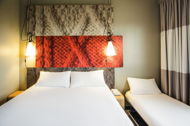 Bedroom 4, ibis Pontorson Baie du Mont-Saint-Michel, Ille-et-Vilaine