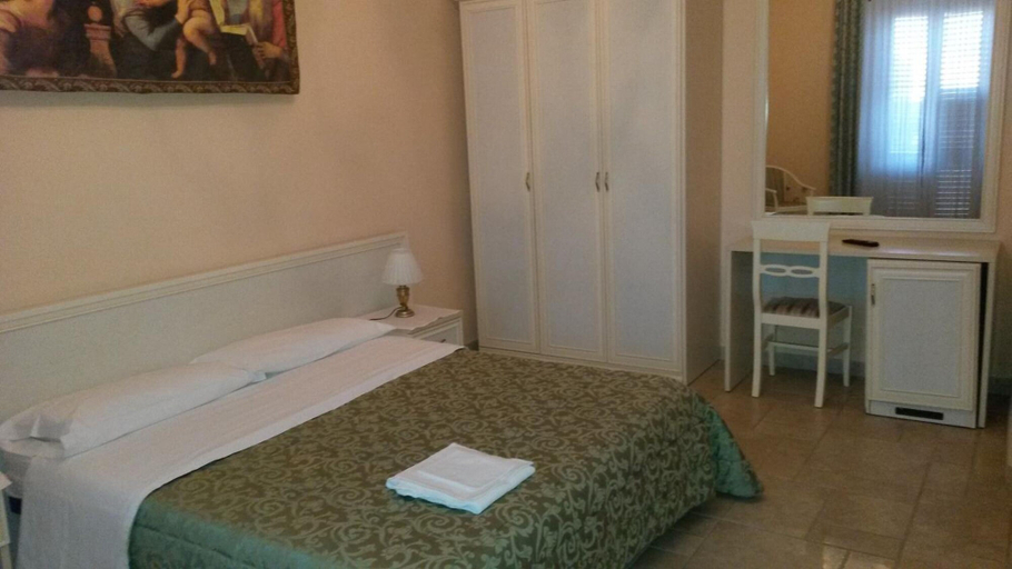 Bedroom 5, B&B Manzoni Resort, Brindisi