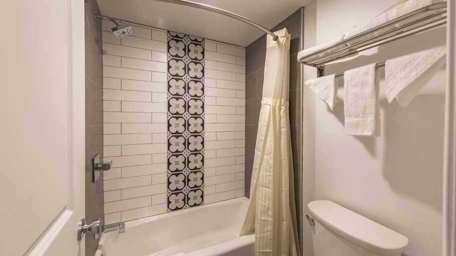 Bathroom 3, Plaza Inn, Los Angeles
