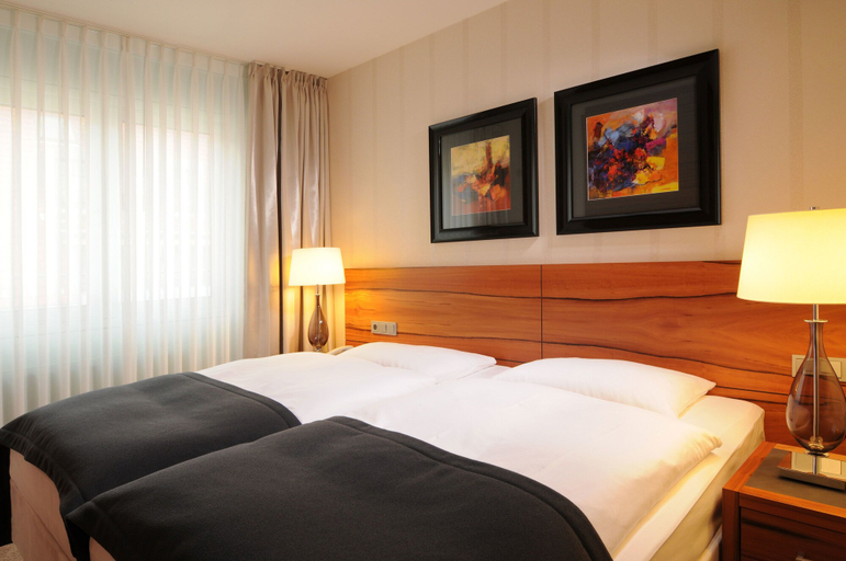 Bedroom 3, Maritim Hotel München, München