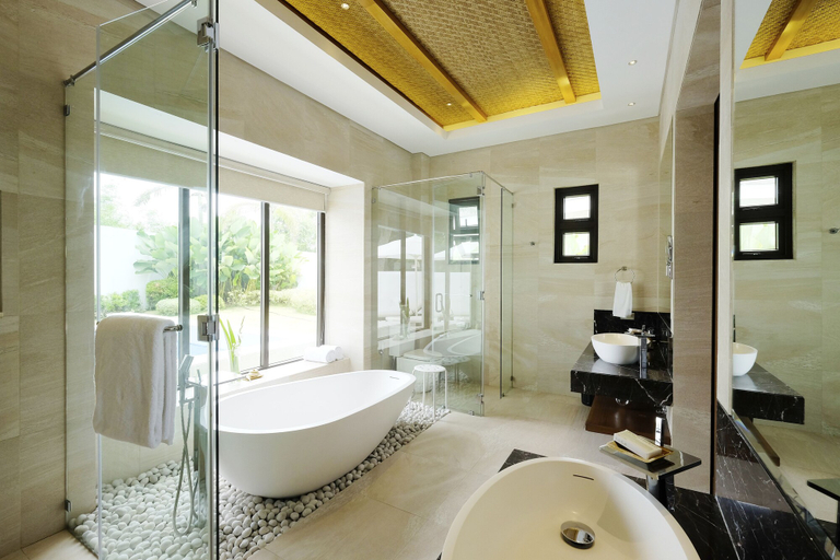 Bathroom 5, Kandaya Resort, Daanbantayan