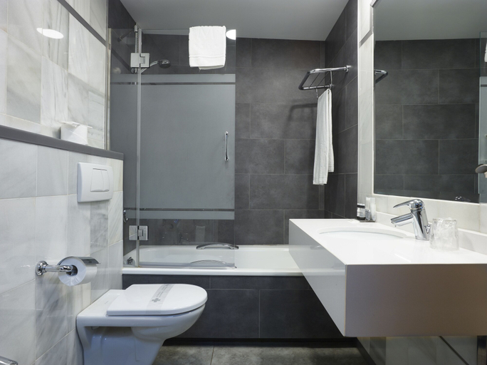 Bathroom 4, Hotel Maestranza, Málaga