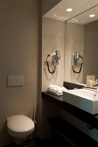 Bathroom 4, Leopold Hotel Oudenaarde, Oost-Vlaanderen