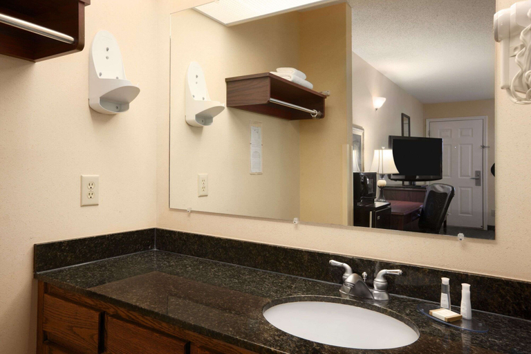 Bathroom 4, Baymont by Wyndham Gaffney, Cherokee