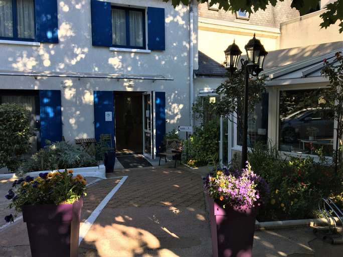 Exterior & Views 30