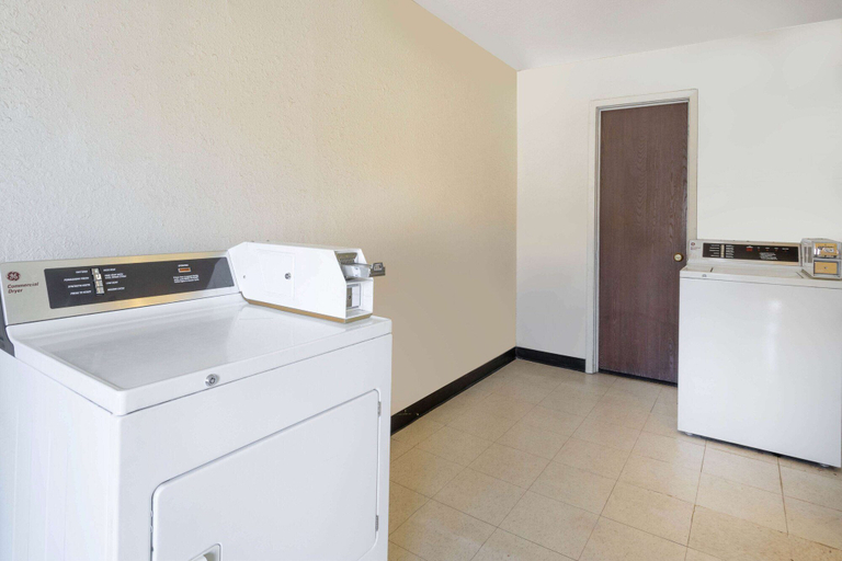 Others 5, Super 8 by Wyndham Evanston, Uinta