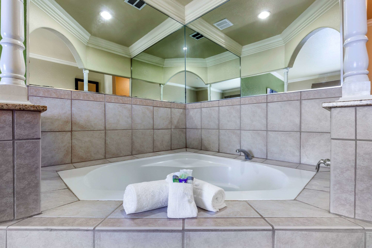 Bathroom 4, Sleep Inn & Suites Hewitt - South Waco, McLennan