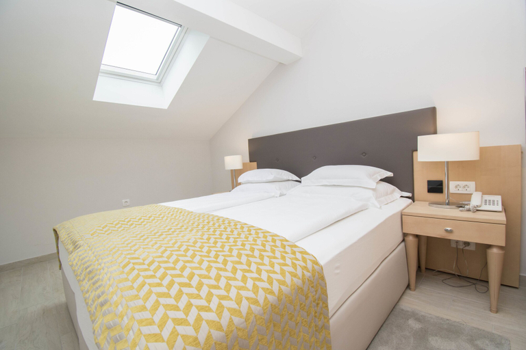 Bedroom 3, Aparthotel Flora, Tučepi